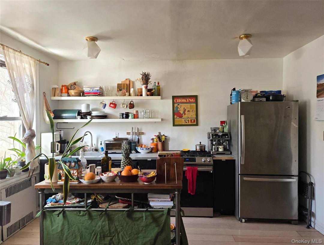 This sunny one bedroom home on the first floor of a pre war building is an absolute gem !