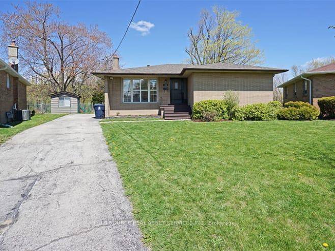 This 1300 square foot property is a professionally managed upper floor unit of a house in the Kennedy and Eglinton area.