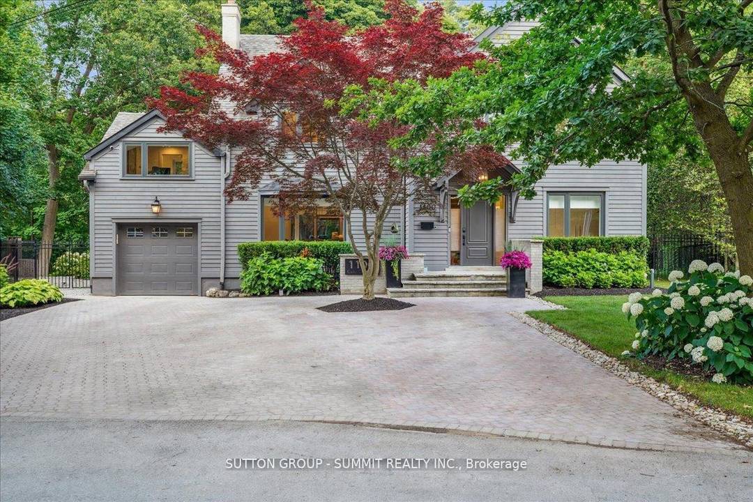 Welcome to 1100 Cedar Grove Boulevard, nestled on a quiet cul de sac in Chartwell, one of Oakville's most prestigious neighbourhoods.