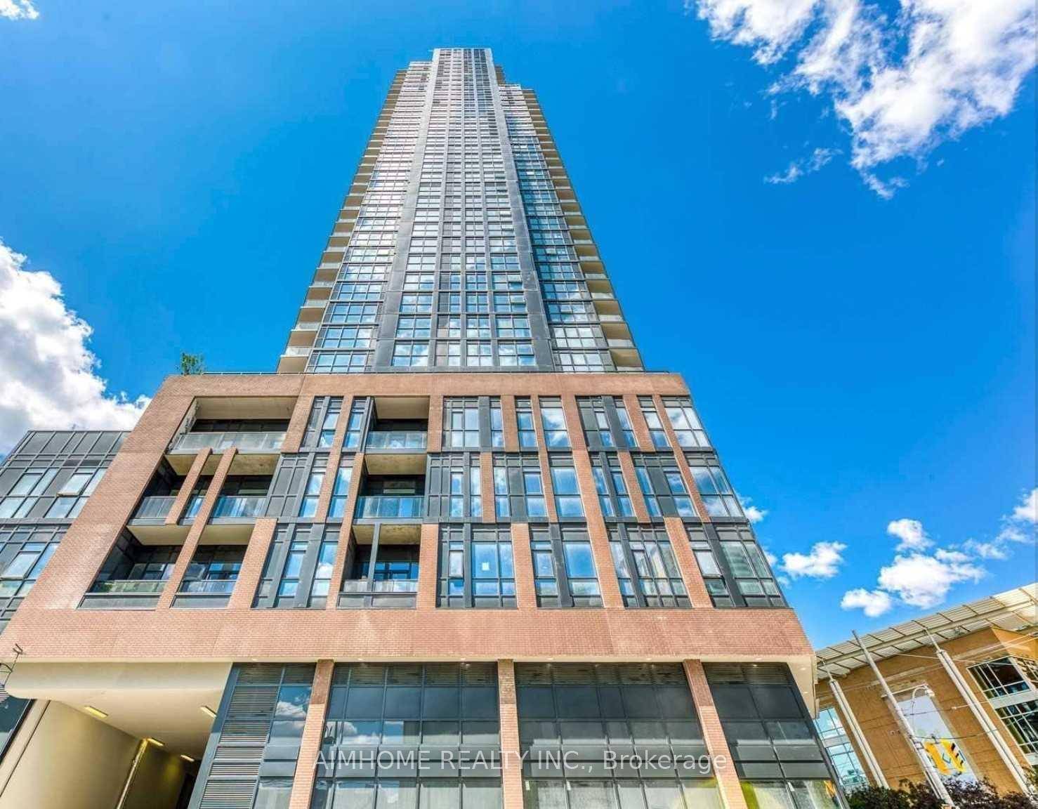 Gorgeous 2 Bed 2 Bath Corner Unit.
