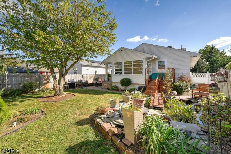 Just listed, ranch home in Mint Condition !