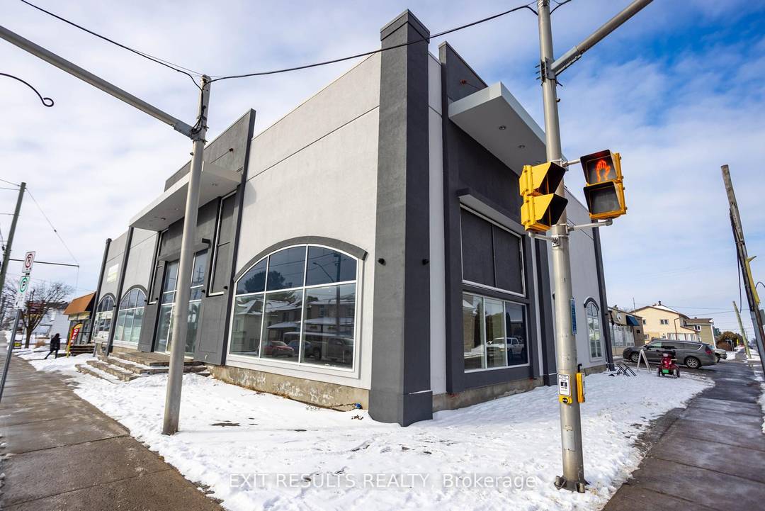 Prime Retail amp ; Mixed Use Opportunity in the Heart of Embrun Ideal for Investors amp ; Developers !