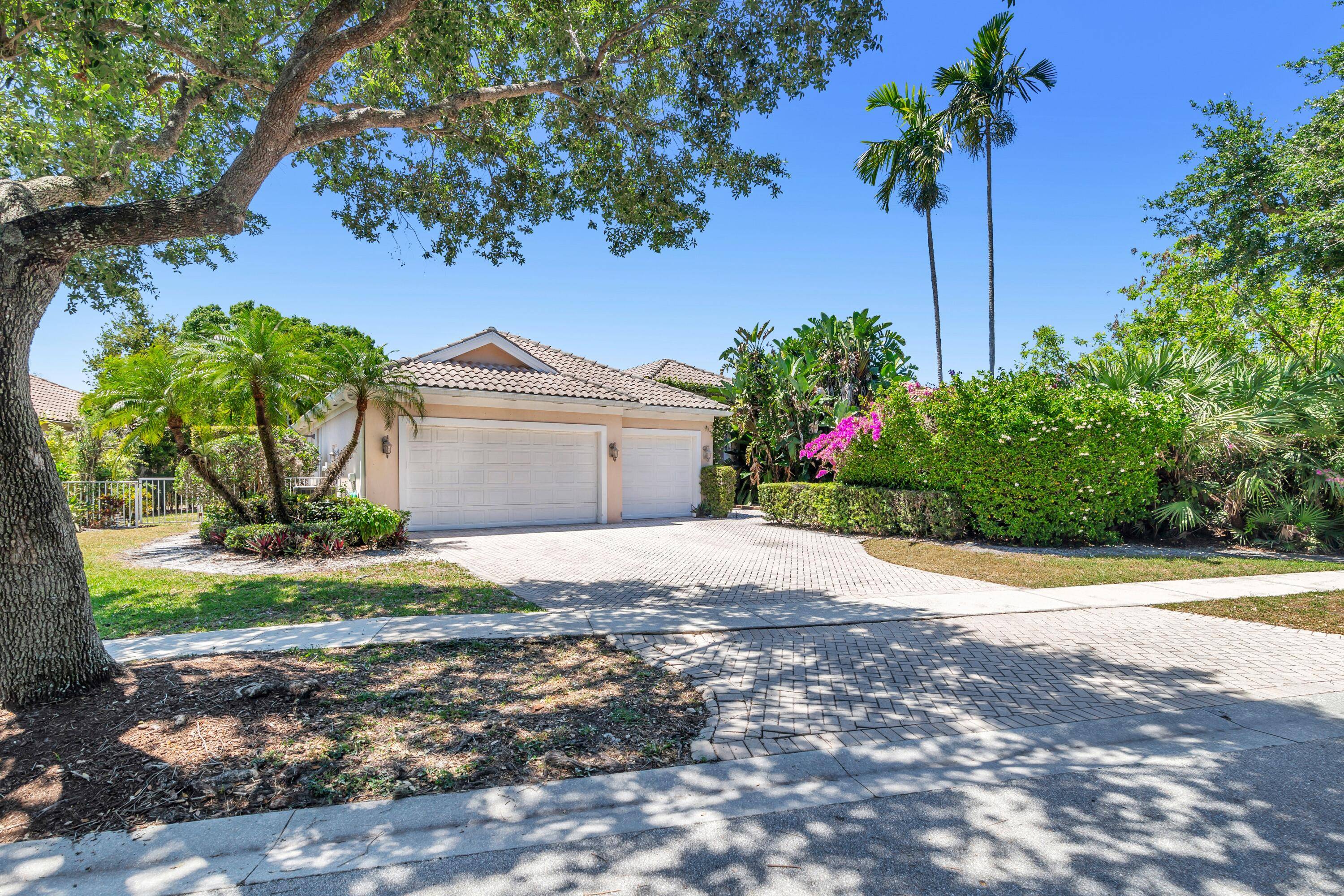 A BREAKERS WEST ''BUYERS ''OPPORTUNITY !