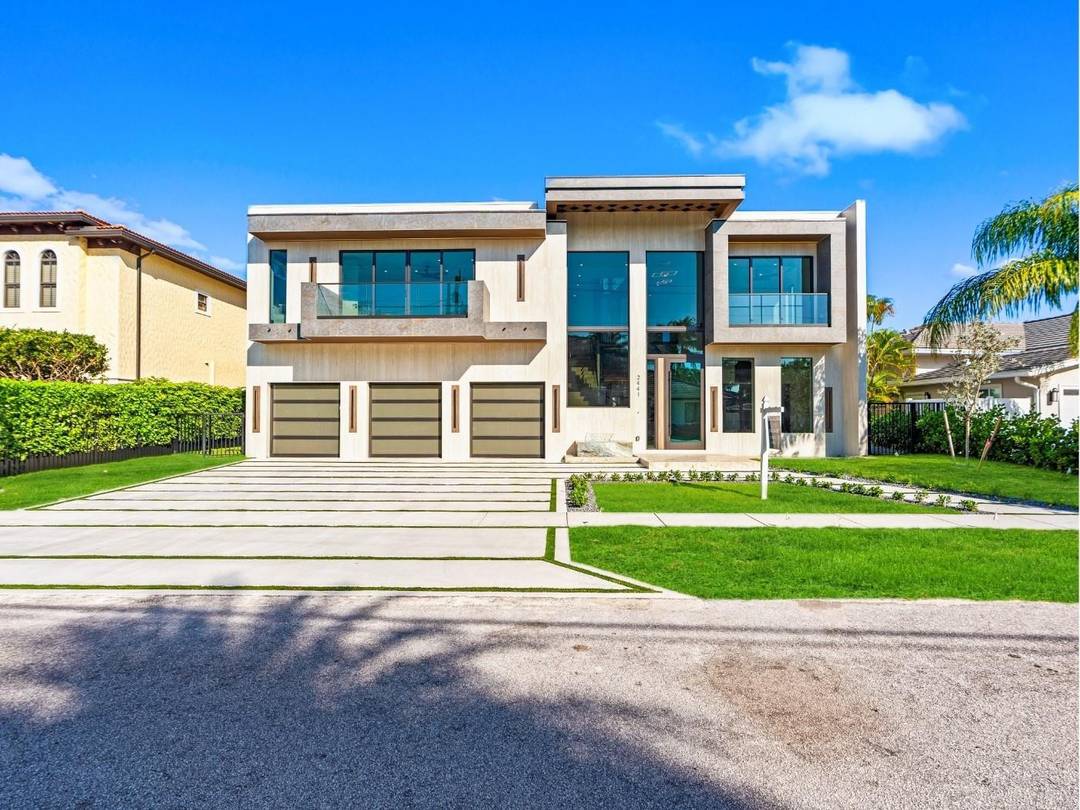 This newly constructed waterfront modern home by Soverns Developers combines luxury with a prime location and a newly constructed 80' seawall.