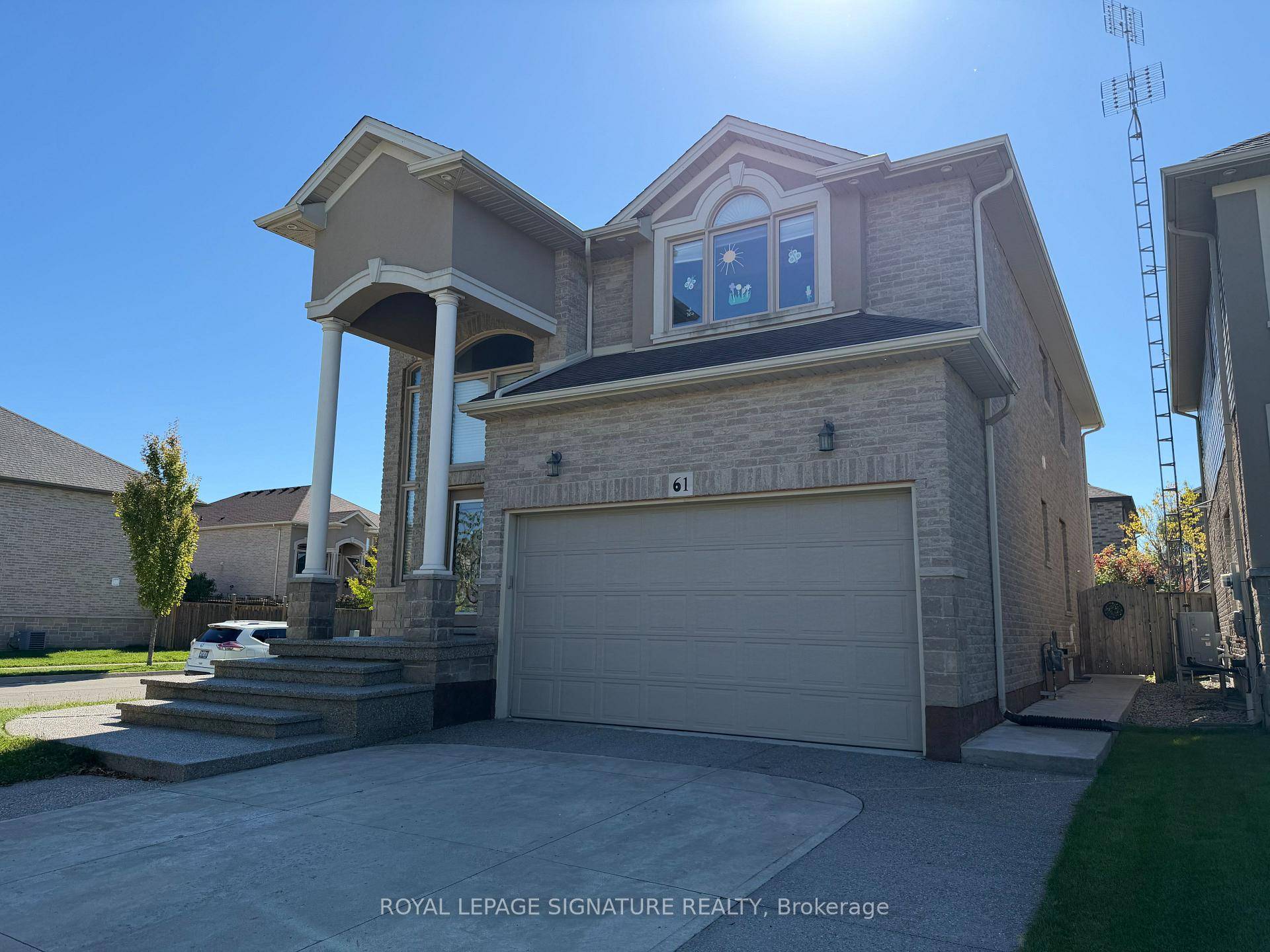 Welcome to 61 Eagleglen Way, Hamilton !