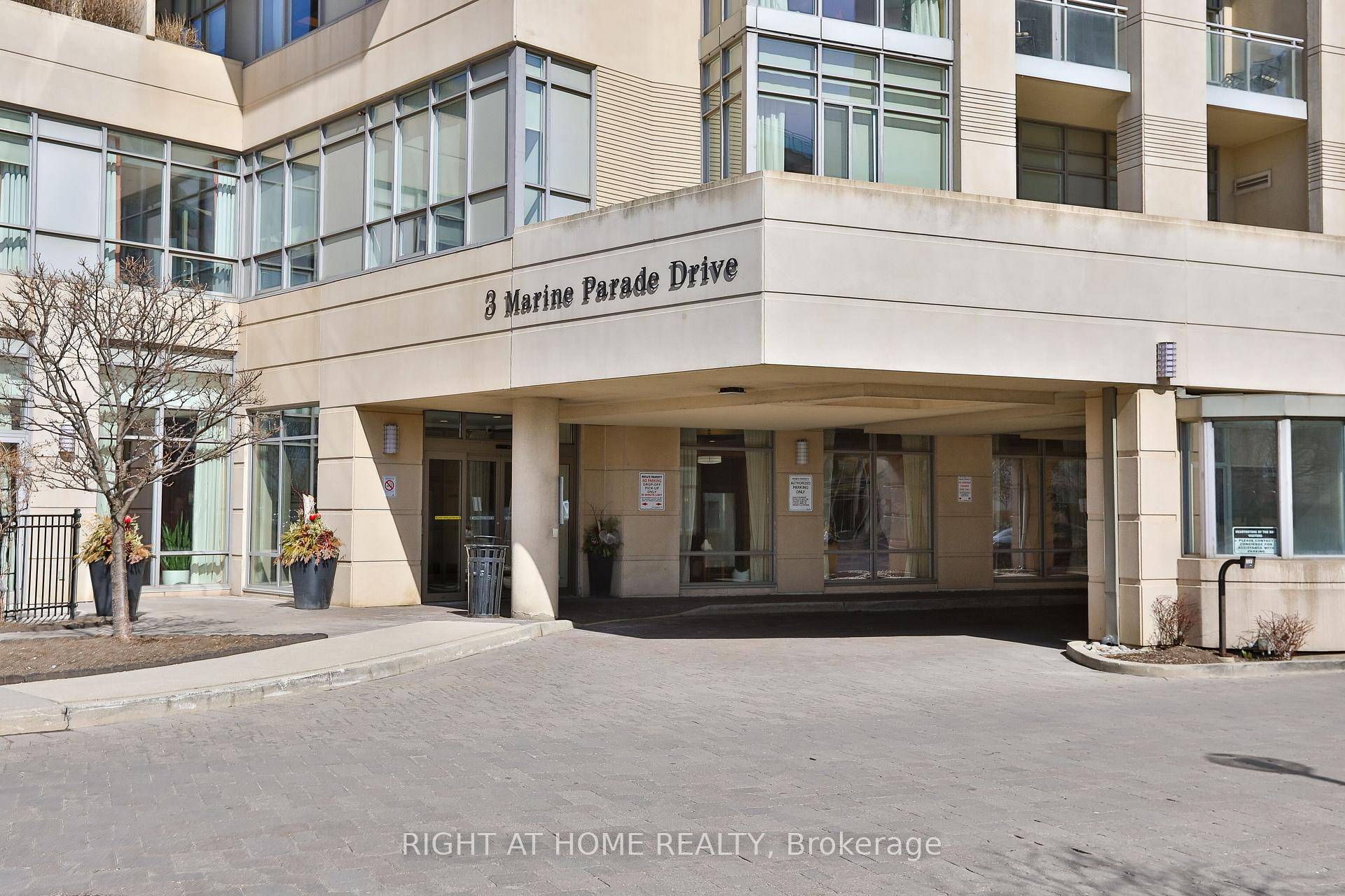 Luxury Senior Living One Bedroom Condo with Premium AmenitiesExperience the best in senior living with this beautifully designed one bedroom condo featuring an open concept layout, laminate flooring, and a ...
