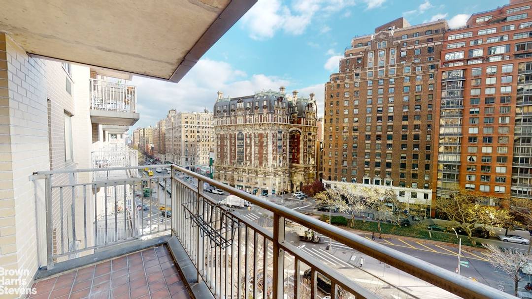 Wake up to mornings on your sun drenched east facing balcony with views stretching east, north and south along Amsterdam and Broadway's Upper West Side.