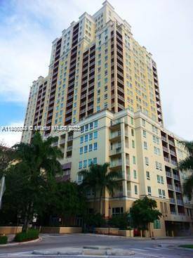 Very Quite amp ; cozy 1 1 unit with Meditation garden view in Mint Conditions !