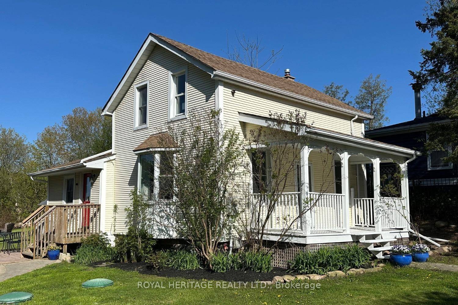 Located in the rural Hamlet Of Claremont, this welcoming century home is perfect for those who want to live in a natural setting while being conveniently located near Pickering, Whitby, ...