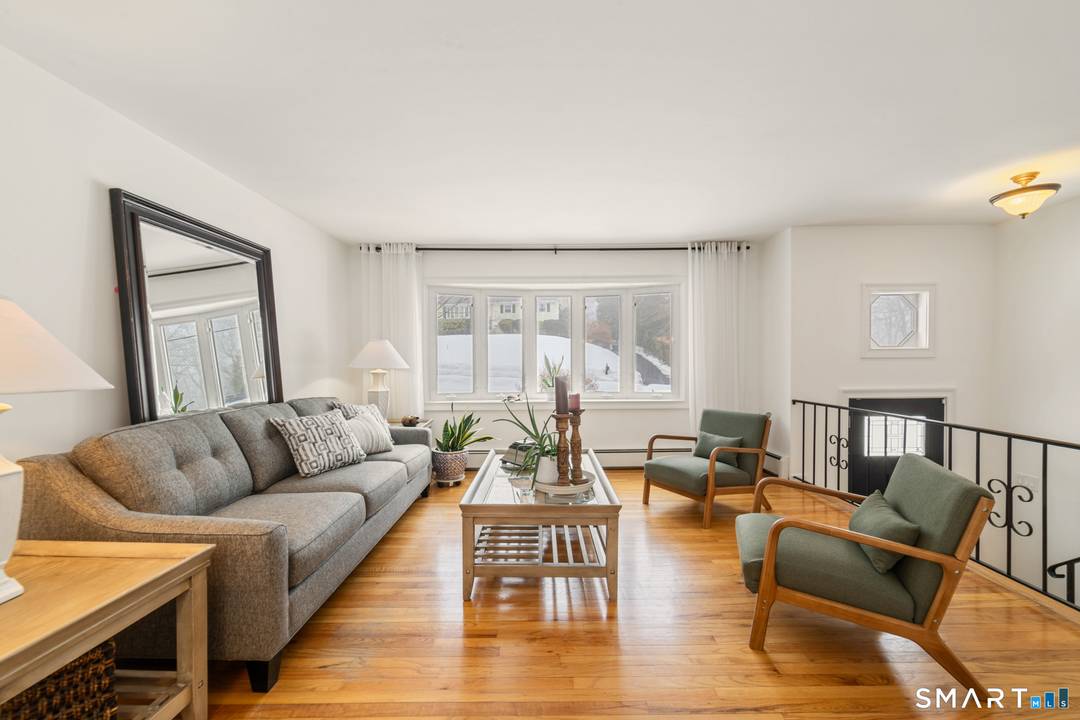 SHORT TERM FULLY FURNISHED RENTAL.