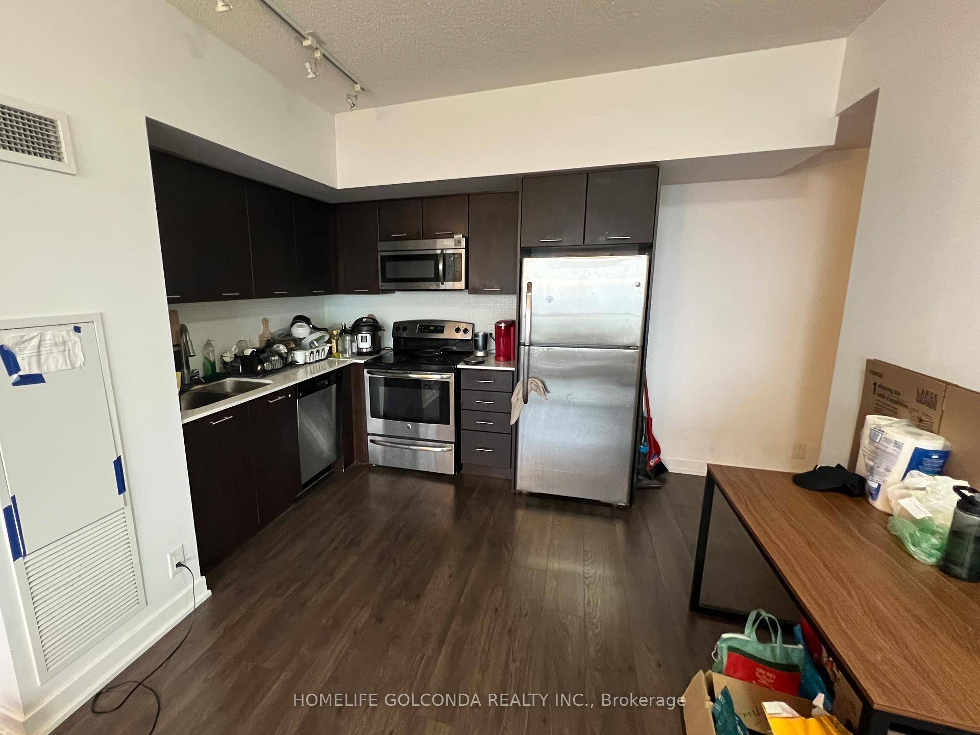 Luxury Westlake 2 condo, bright and spacious 2bed unit that comes with parking amp ; locker.