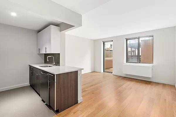 AVAILABLE IMMEDIATELY VIRTUAL TOURS AVAILABLE RENT STABILIZED BUILDING NO SECURITY DEPOSIT REQUIRED WITH A SMALL FEE TO RHINO PRIVATE GARAGE PARKING AVAILABLELocated in the heart of Hunters Point, this oversized ...