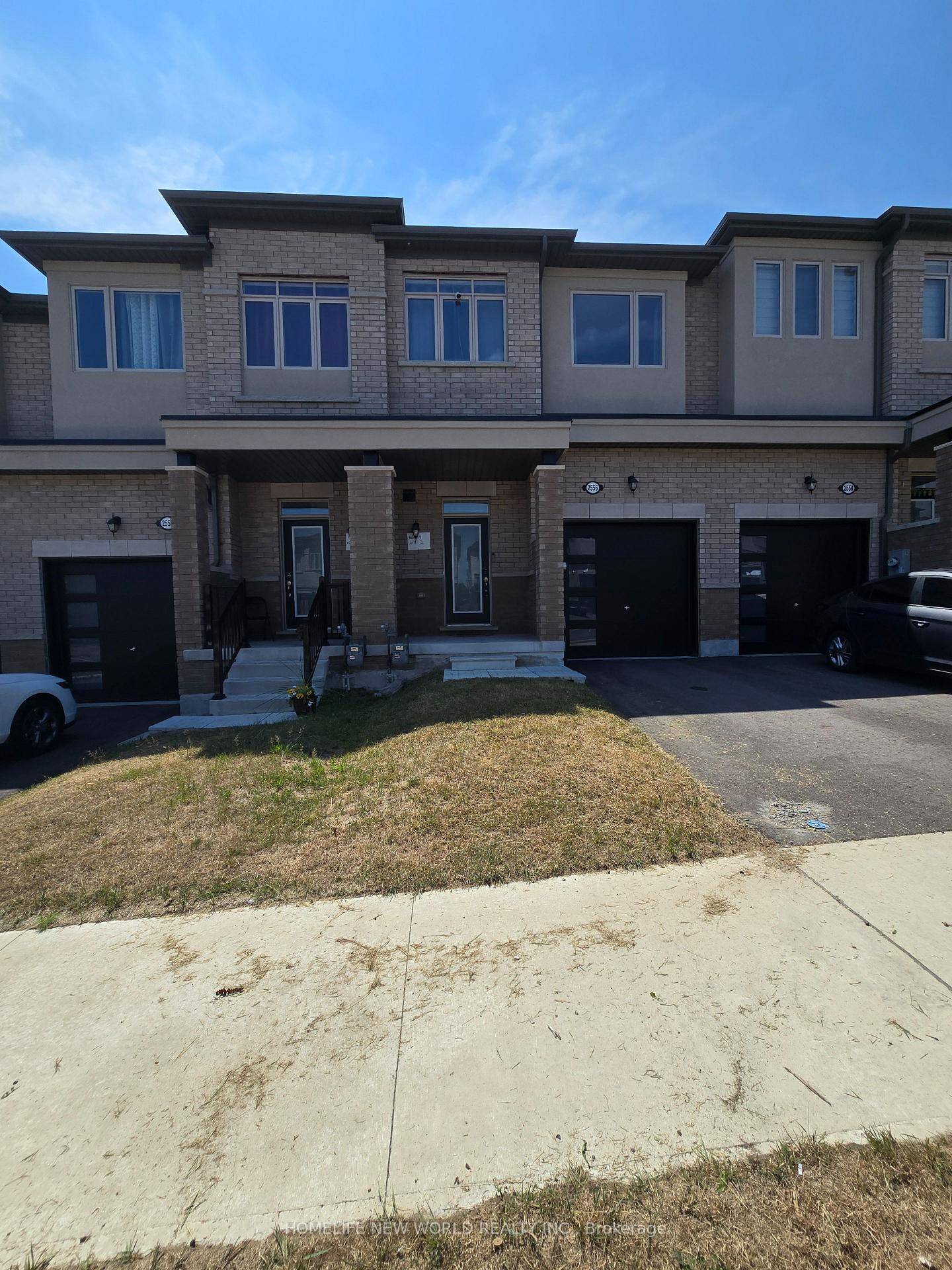 Stunning 2 Story 3 Bedrooms Freehold Townhouse Located In the Desirable Community of Oshawa.