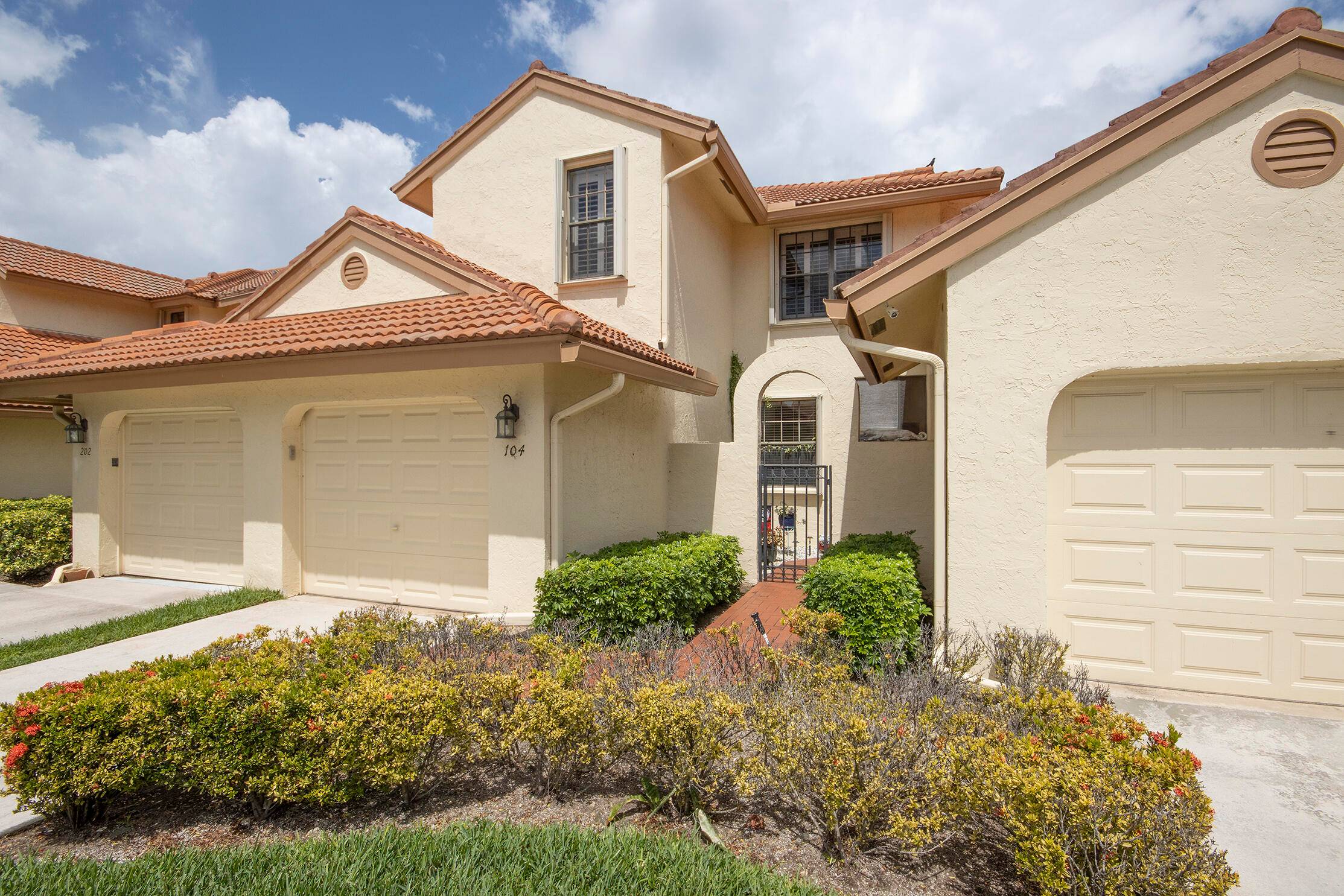 All Offers Considered. West Boynton Beach, Aberdeen Harbours 2 2 condo with private garage and fantastic water views.