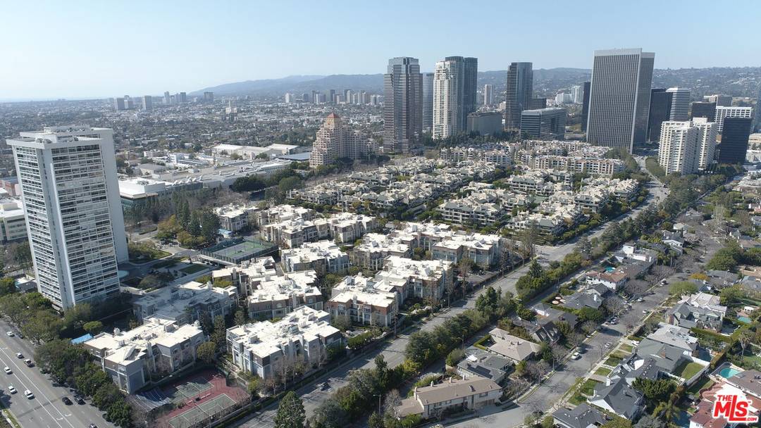 2122   Century Park Ln 3BR Beverlywood La