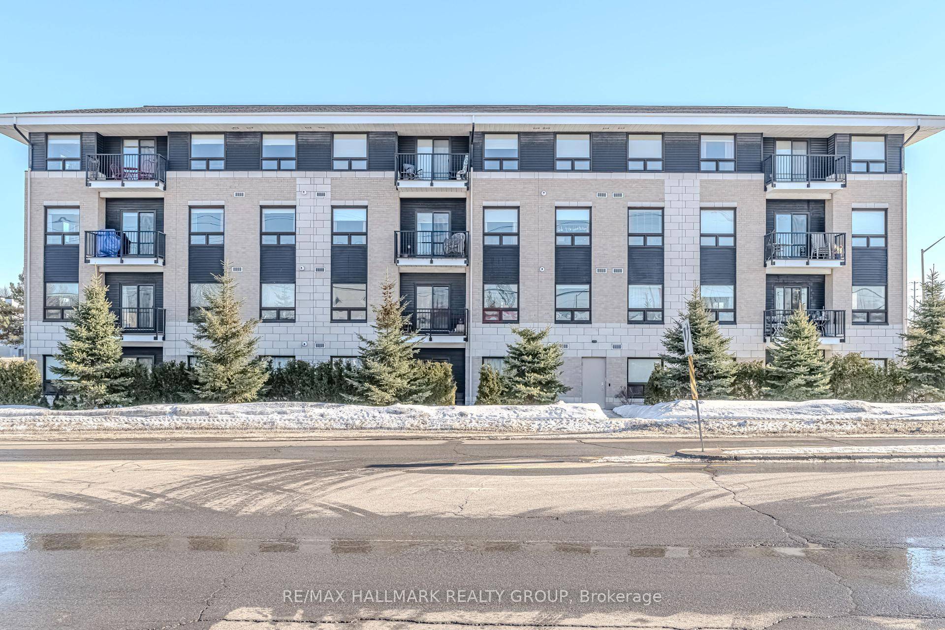 Stunning 2 Bed, 2 Bath Condo located in the heart of prestigious Hunt Club, situated in a sophisticated newer building !