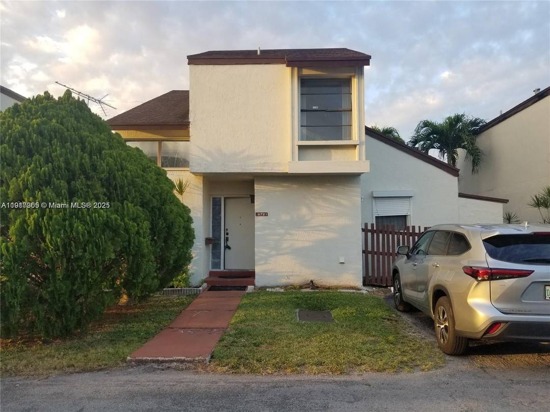 Lovely and spacious 2 story TH 3 Bedrooms 2 Full Baths 1 bedroom and 1 bath on the 1st floor Tiled Throughout Stainless steel appliances Refrigerator, Electric Range, Microwave and ...