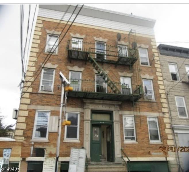 Great investment opportunity for an 11 unit apartment building in North Newark.