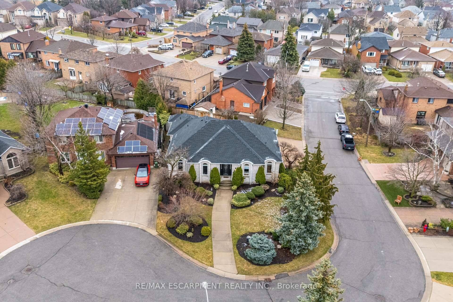 Welcome to 31 Ingrid Court, a rare and beautifully crafted bungalow nestled in the heart of Hamilton's sought after Templemead neighbourhood.