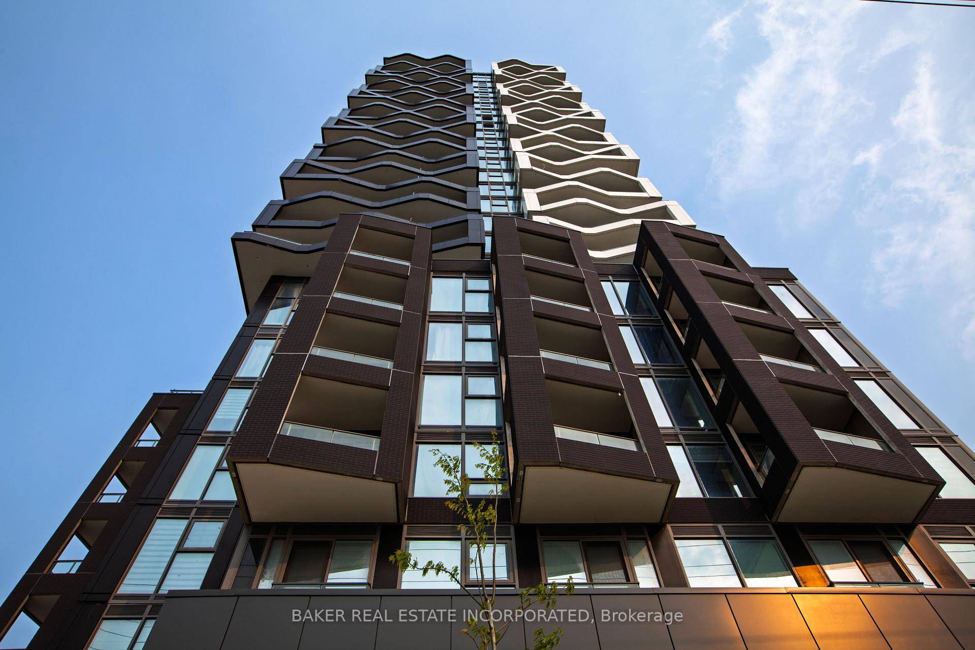 1 Bed Flex with a great Layout plus Parking in the Brand New Duo Condos.