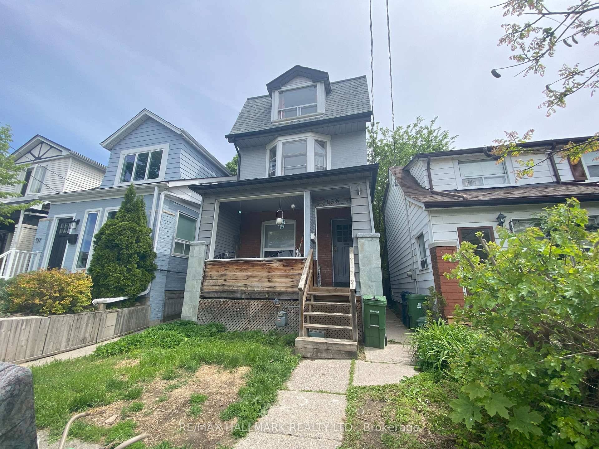 Just steps to all the Danforth has to offer.