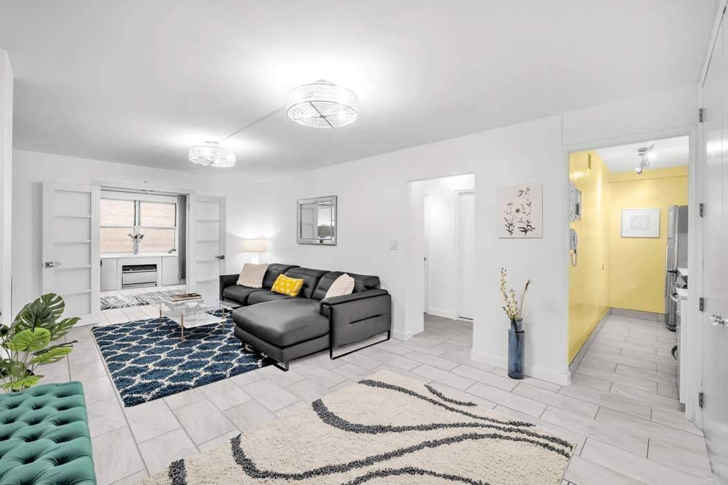 This bright and quiet, oversized junior four one bedroom is in spotless, recently renovated, and impeccably maintained condition.