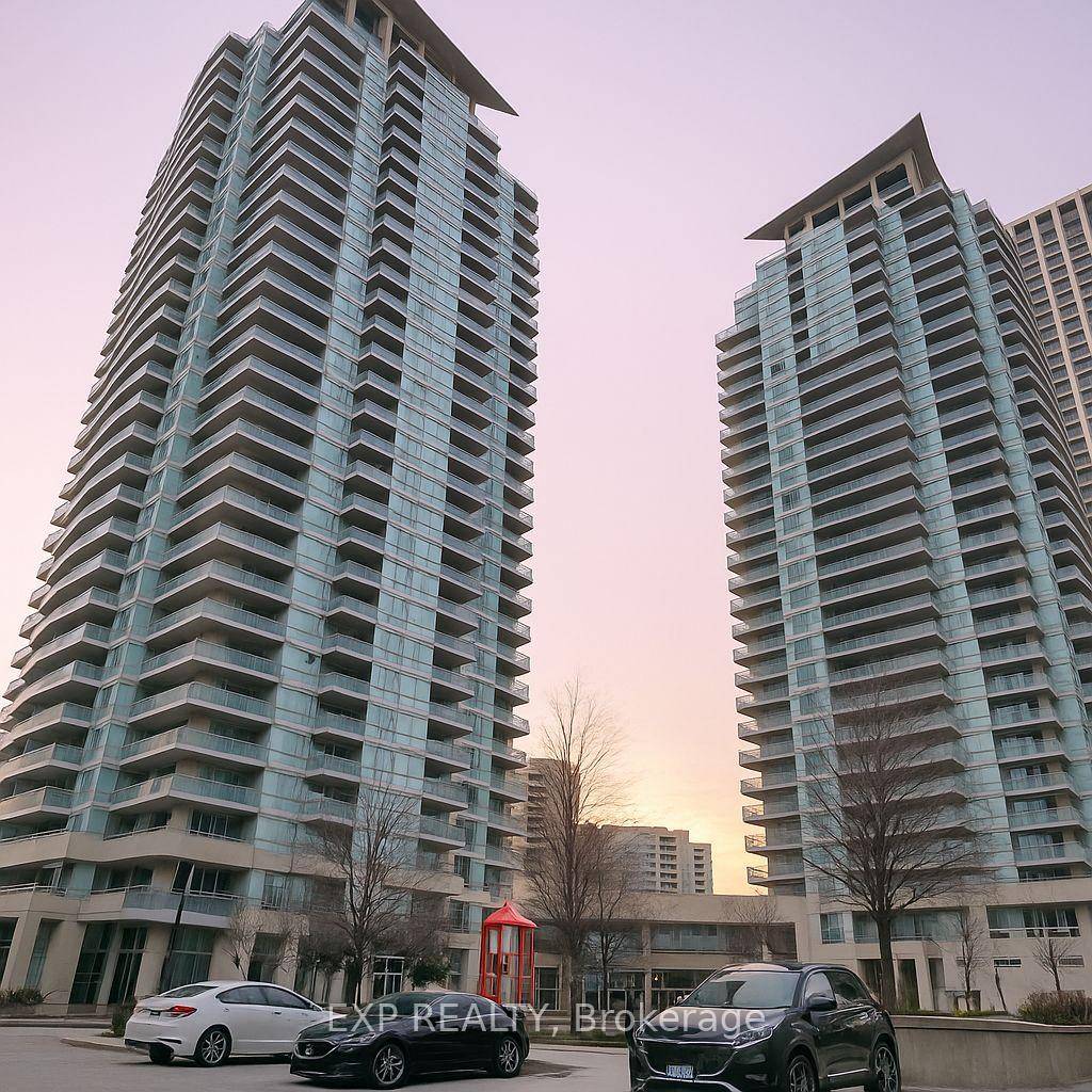 Welcome to the well managed, contemporary Daniels Building at City One Condos, located in the heart of Mississauga's City Center.