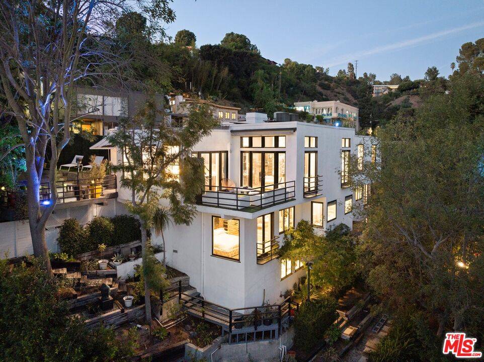 9314 Lloydcrest Dr 4BR Beverly Hills Post Office | B.H.P.O. La