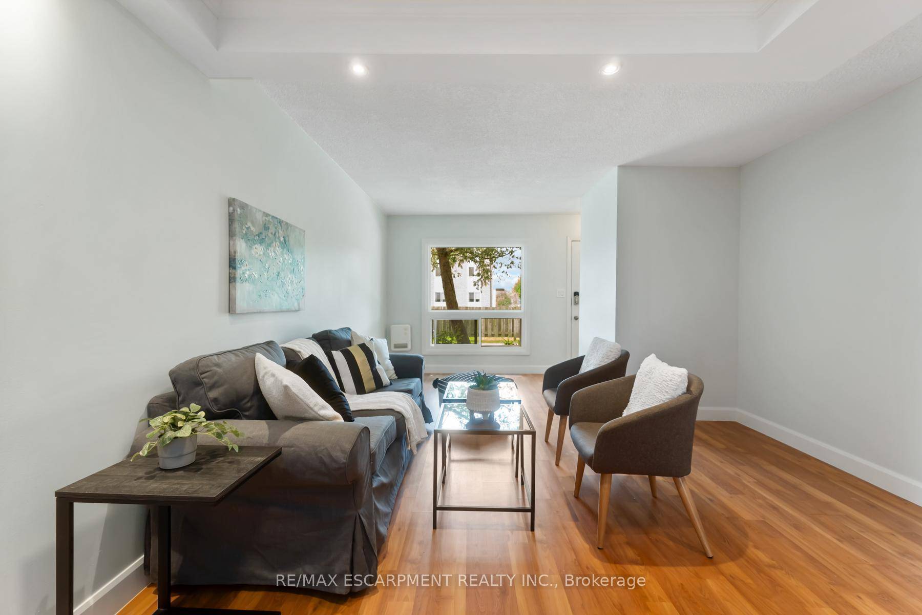Welcome to 10 8646 Willoughby Drive, a beautifully maintained townhome nestled in the sought after Chippawa neighbourhood of Niagara Falls.