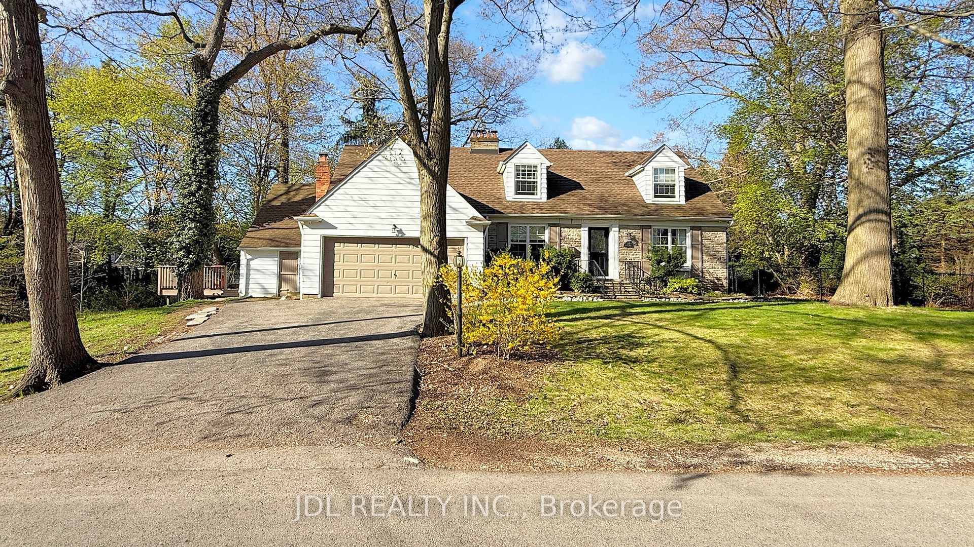 Siding on a park and Nestled in one of the Most Sought after Communities in Southeast Oakville, this Charming House Offers 3810 sq ft Finished Living Space on A Beautifully ...