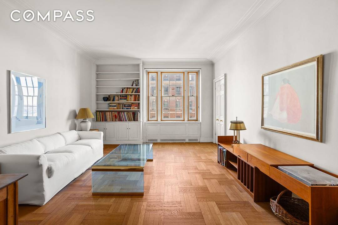 Welcome to 30 Sutton Place, Unit 12E an exquisite 1 bedroom, 1 bathroom cooperative residence offering a perfect blend of luxury and comfort.