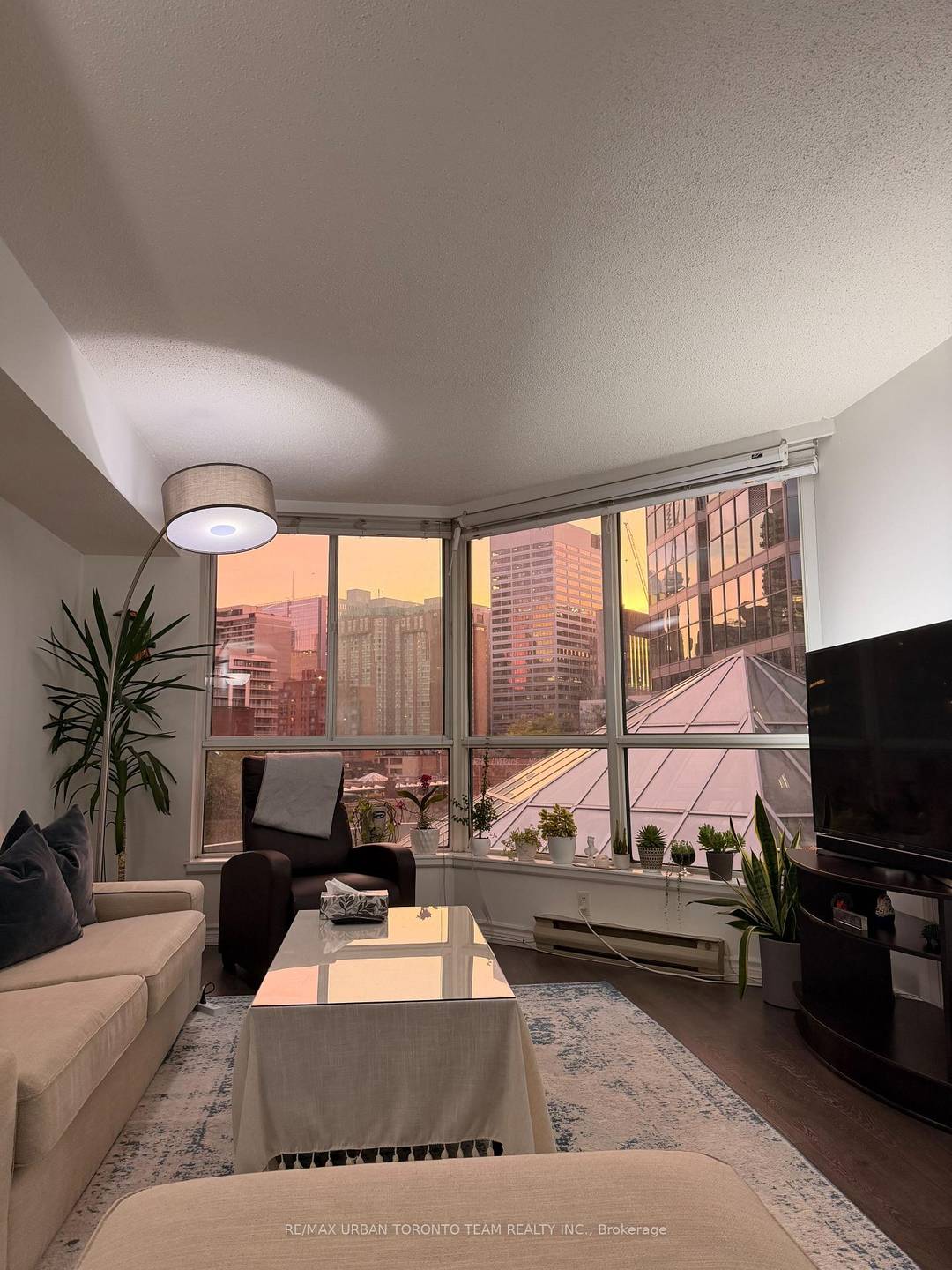 Short Term Furnished Lease All Inclusive at Minto PlazaWelcome to 38 Elm St, a beautifully maintained and fully furnished suite located in the heart of downtown Toronto.