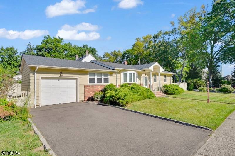 Welcome to this beautiful Ranch home next to Nichols Park, offering the perfect combination of comfort, convenience, and functionality.
