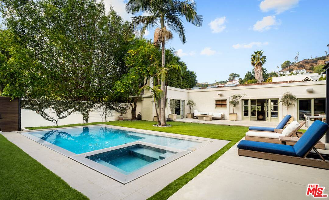 9155 Warbler Pl 4BR Sunset Strip La