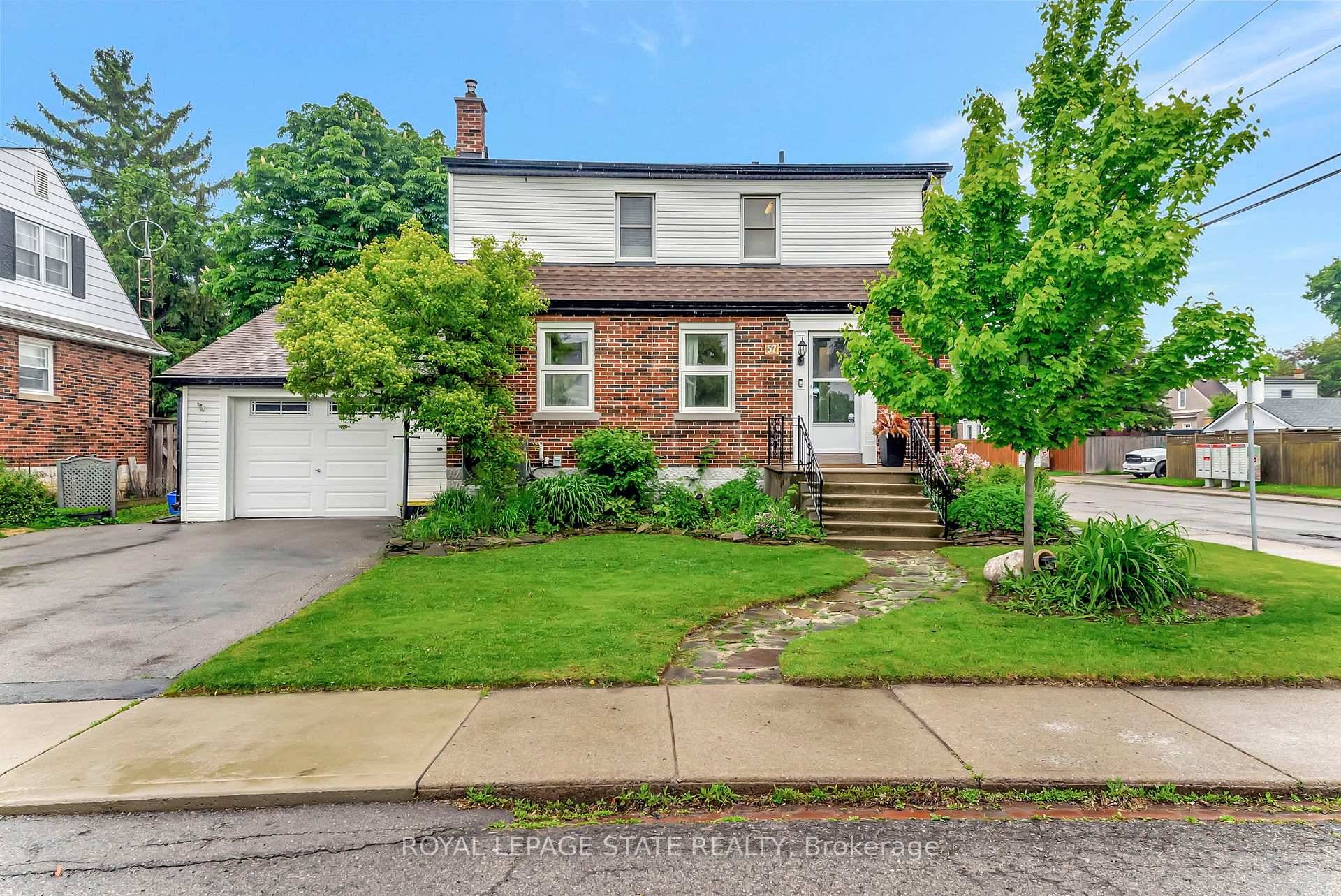 Spacious and bright 2 storey home, situated on a large landscaped lot, located on West Mountain in quiet neighbourhood close to all amenities, parks, schools, shopping and highway access.