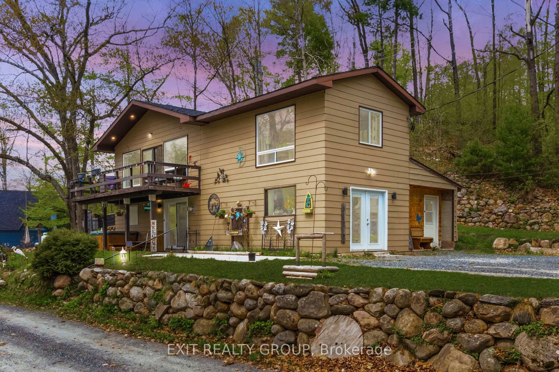 Don't miss out on this rare opportunity to own a slice of paradise in the Land O' Lakes region !