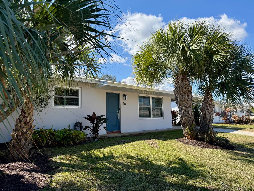 This beautifully updated 3 bedroom, 2 bath pool home w private backyard is located in the heart of Tequesta Village.