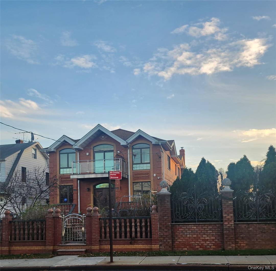 The Contractor s Personal and Unique Build Rare 9 Bedroom Find !