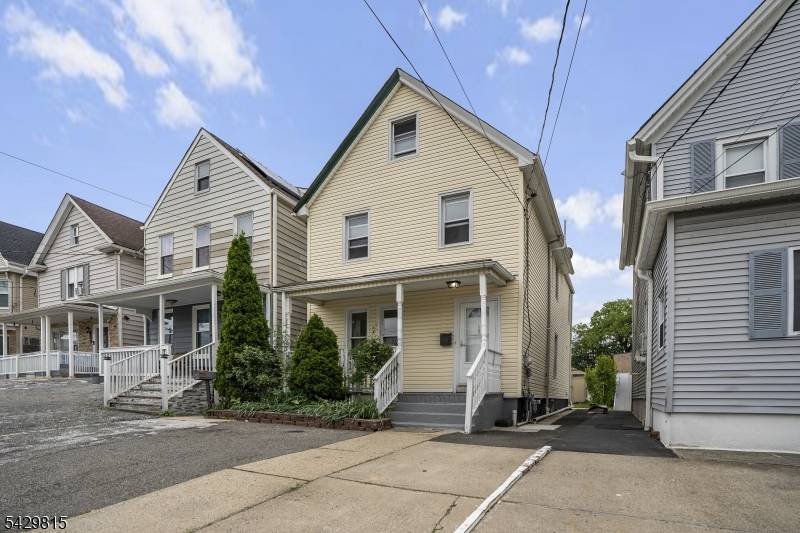 Charming colonial single family home loaded with potential in one of Bergen County's most active and desirable markets, just minutes from Hackensack University Medical Center.