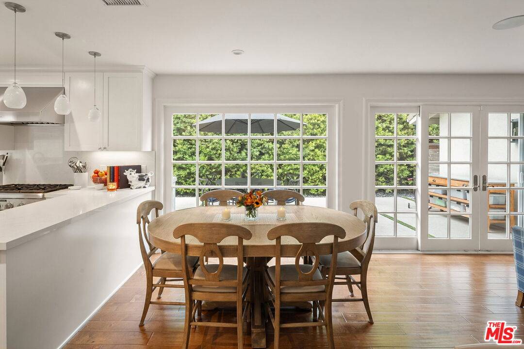 837  N Bundy Dr 5BR Brentwood La