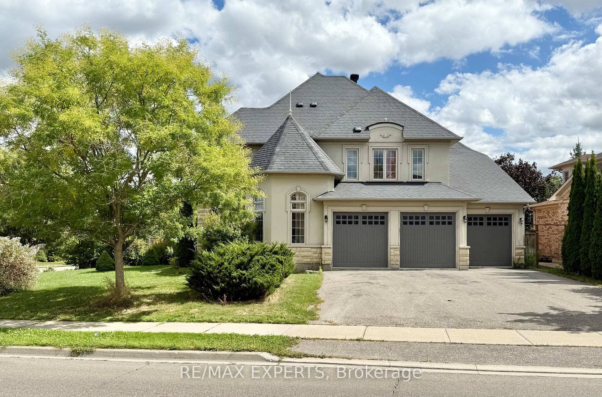 Welcome To The Prestigious Chateau's Of Castlemore Neighbourhood.