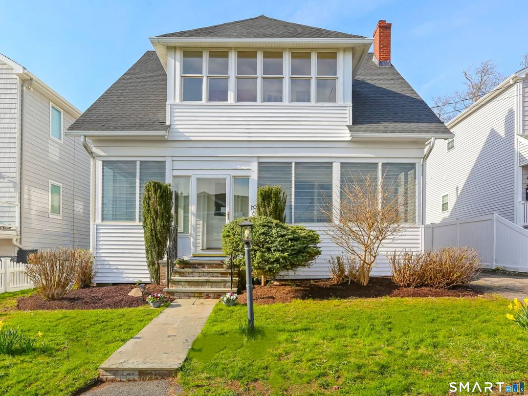 Your year round beach house awaits in magical Morningside !