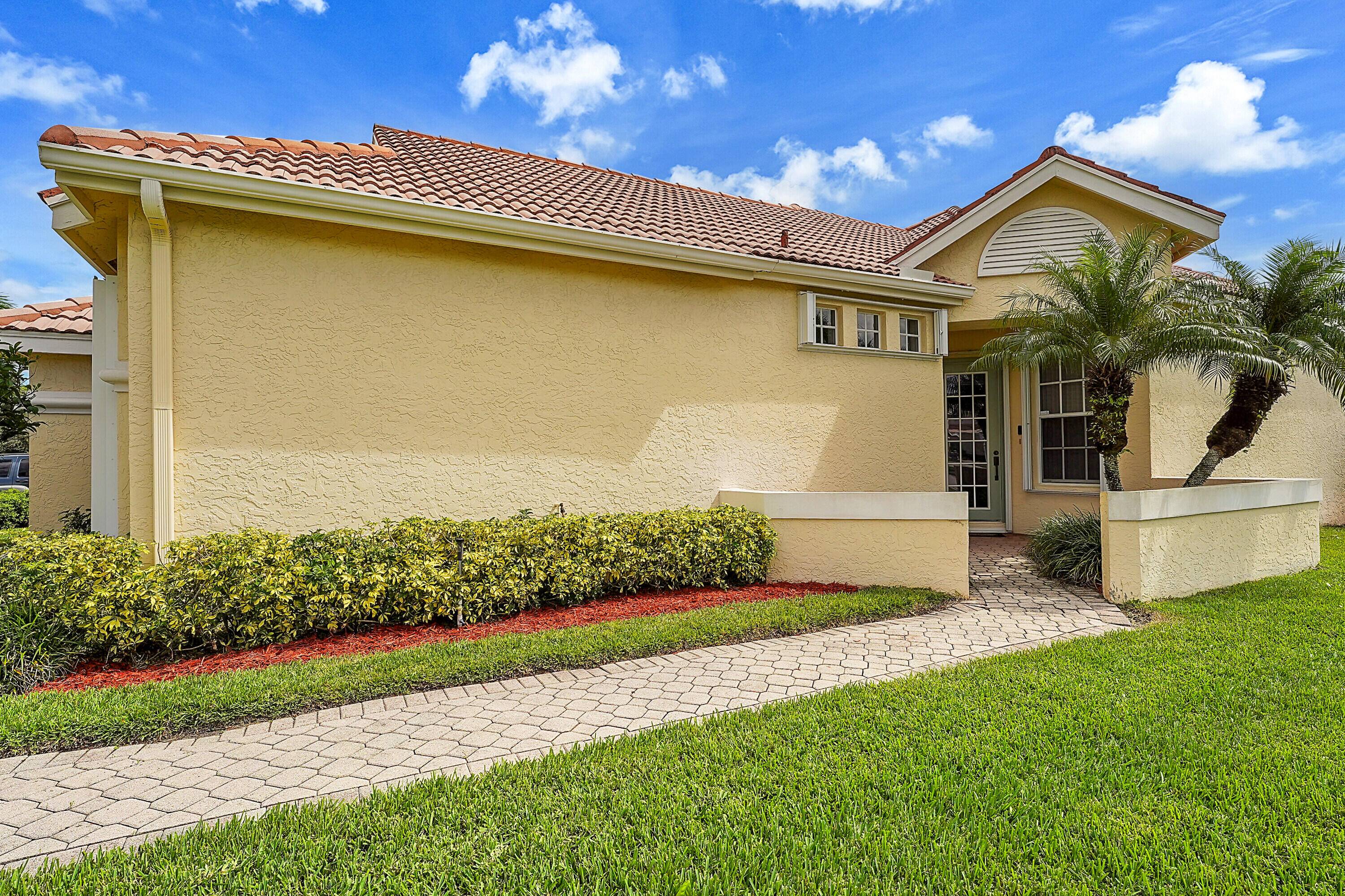 PRICE IMPROVEMENT This well kept, CBS 2Bedroom, 2Bath with a large den easily 3rd bedroom situated on a corner lot.