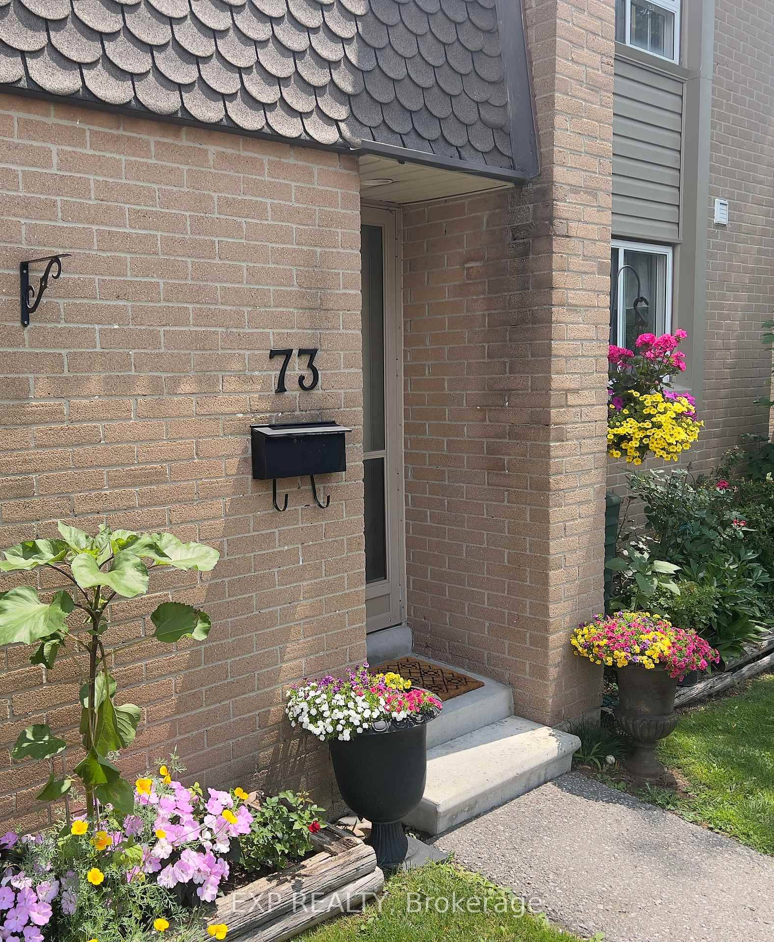 Great Opportunity ! Spacious 3 bedroom 2 washroom Condo townhouse with lots of natural light.