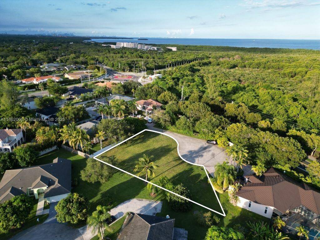 Only remaining lot in Old Cutler Glen !