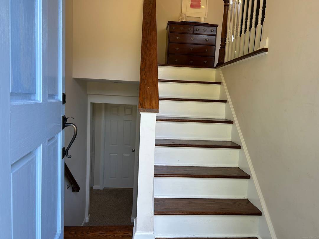 Immaculate Raised Ranch in Rowayton A Commuter's Dream !