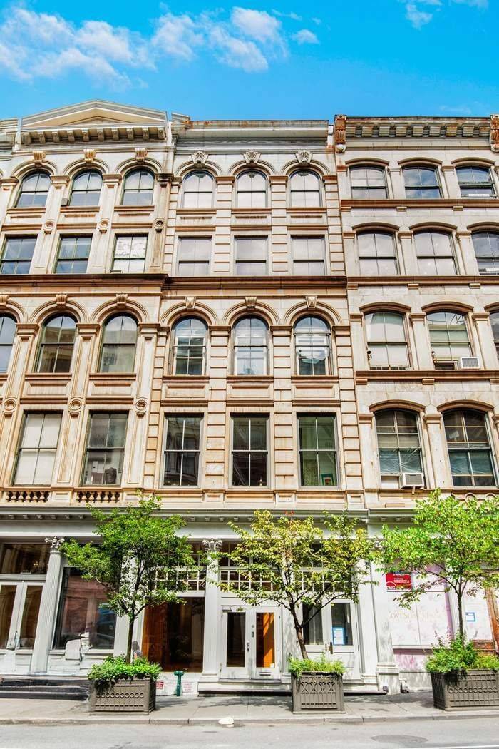464 Broome Street presents a rare and exceptional retail offering in the heart of SoHo.