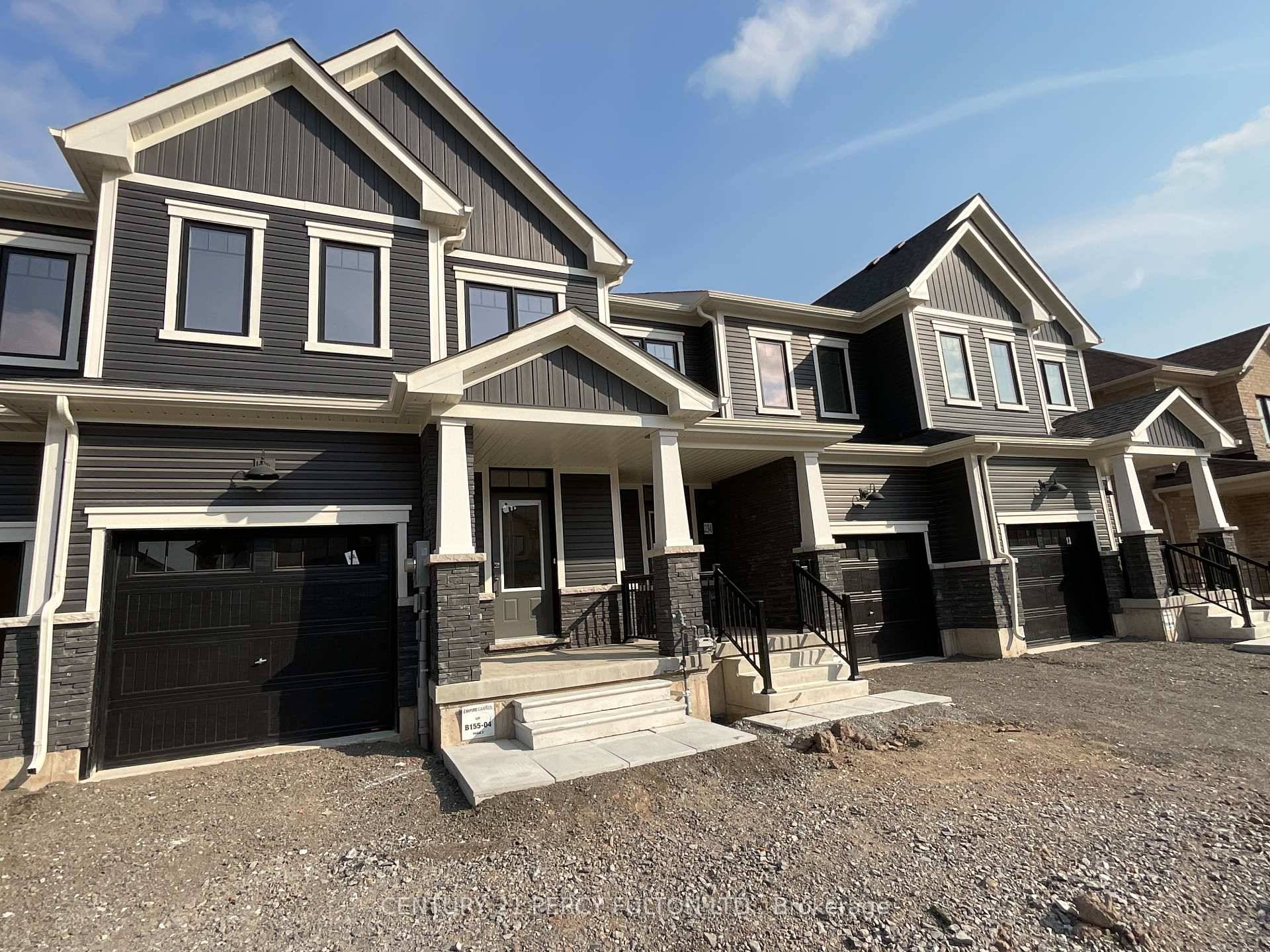 Beautiful, modern 3 bedroom, 3 bathroom two storey townhome in a family friendly Welland communityready for you to move in !