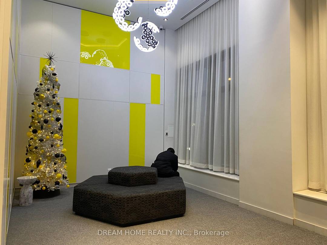 Look Like New Rare 1Bedrm, Great Size 635Sqft, Ne Corner Exposure With Extra Wide Parking Spot, Floor To Ceiling Windows, Amazing Balcony With Unobstructed Panoramic View Of The City, 9'Ceiling, ...