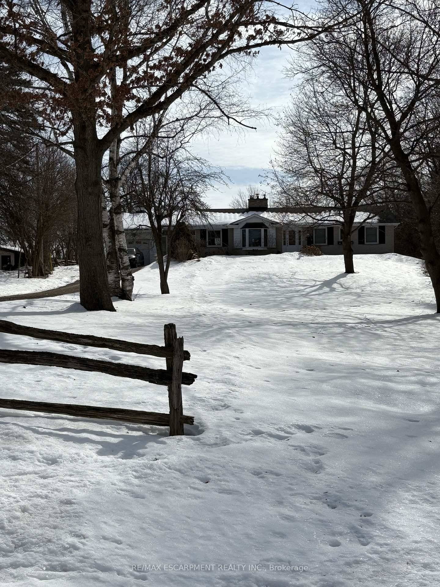 Nestled in the sought after community of Greensville, this charming three bedroom, two bathroom bungalow offers the perfect blend of comfort, space, and breathtaking views.